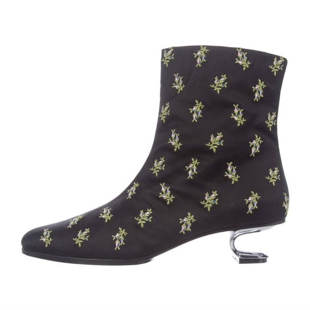 NIB sz 37 Nicole Saldana boots